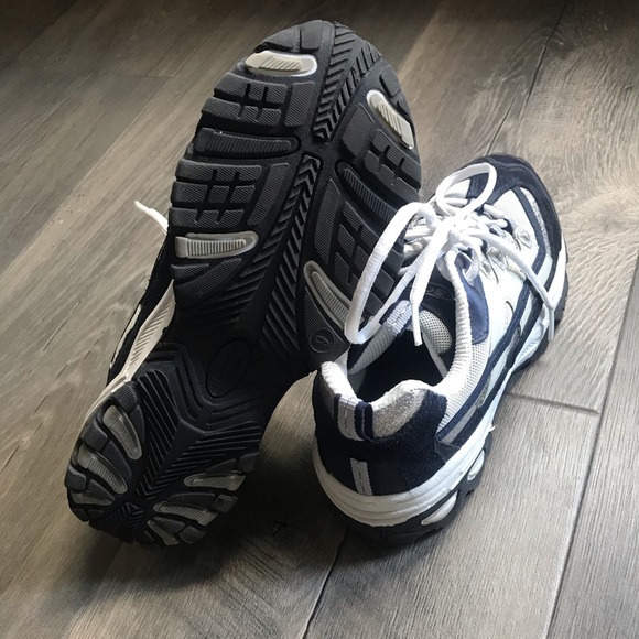 Women’s Soho Tennis Shoes | Size 9 - Picture 6 of 12